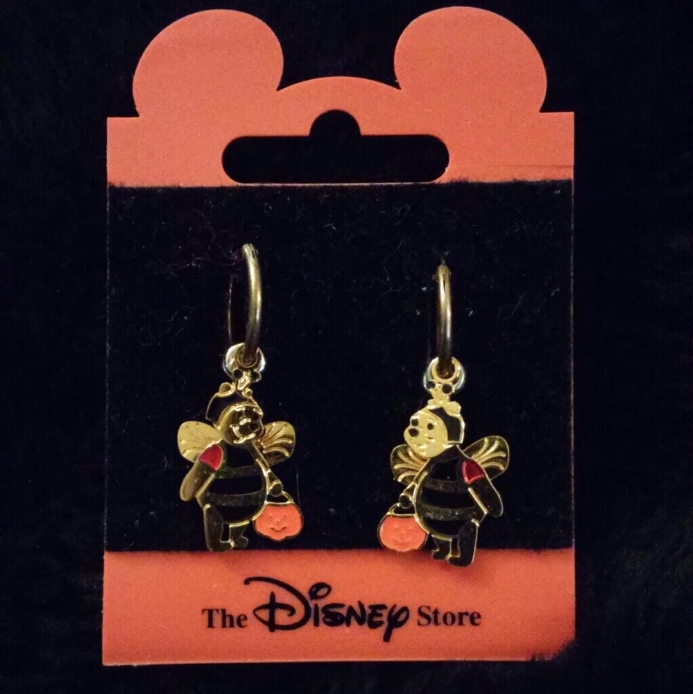 Cutest Disney Pooh 3D earrings 🐝
